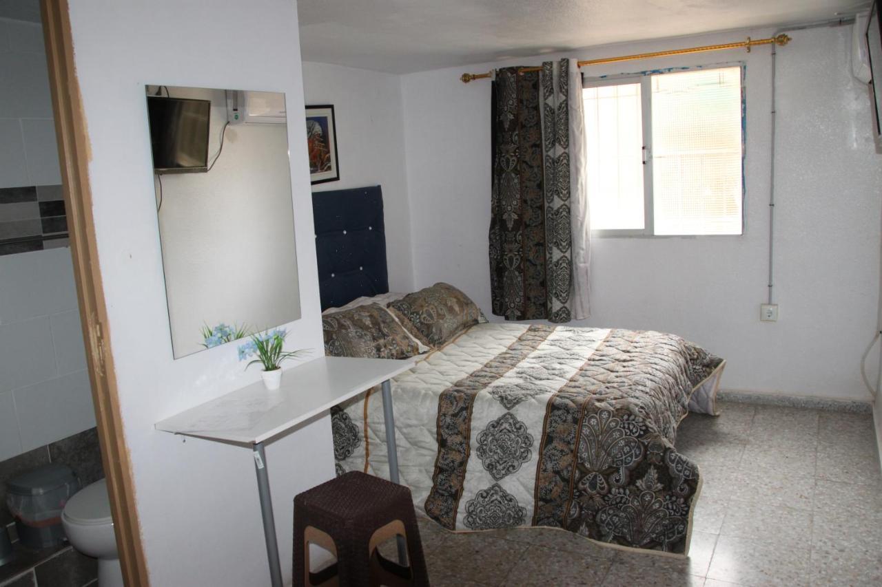 Pension La Lambra Azul Alicante Buitenkant foto